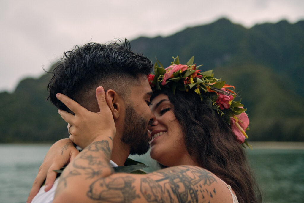 A couple share their first kiss at their washington elopement